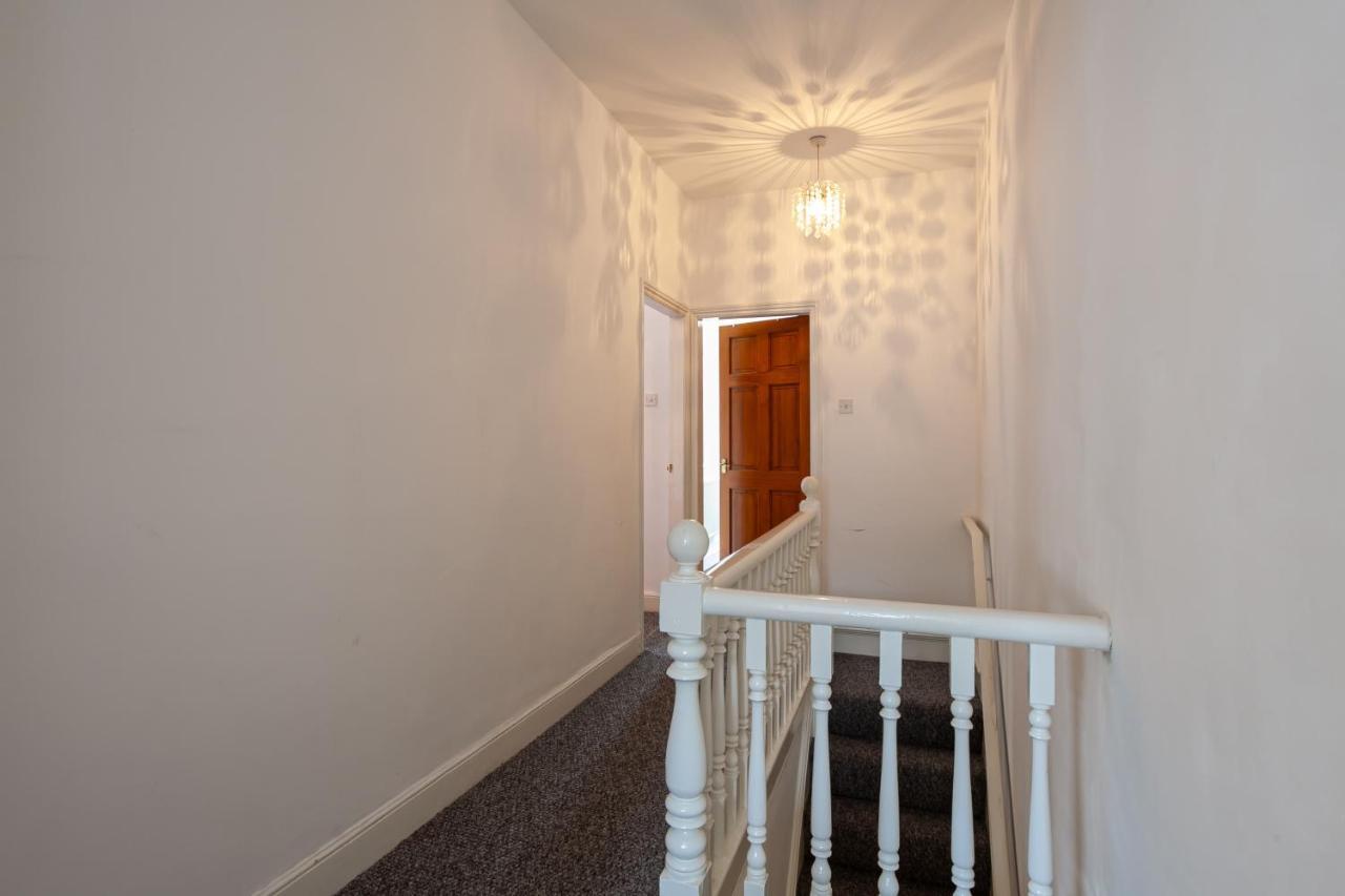 Stay Comfortable-City Centre Location- Sleeps Up To 9 Stoke-on-Trent 외부 사진