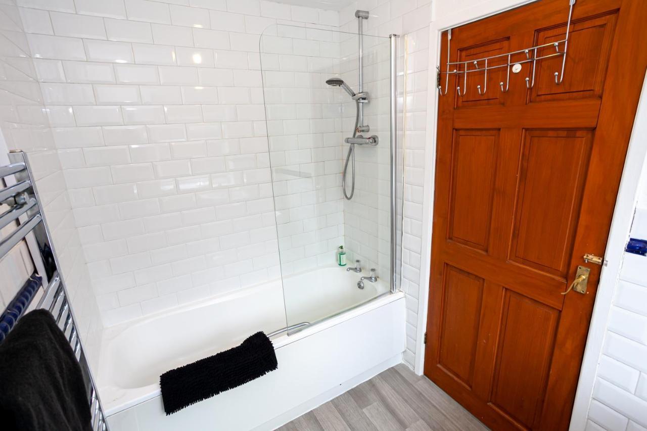 Stay Comfortable-City Centre Location- Sleeps Up To 9 Stoke-on-Trent 외부 사진