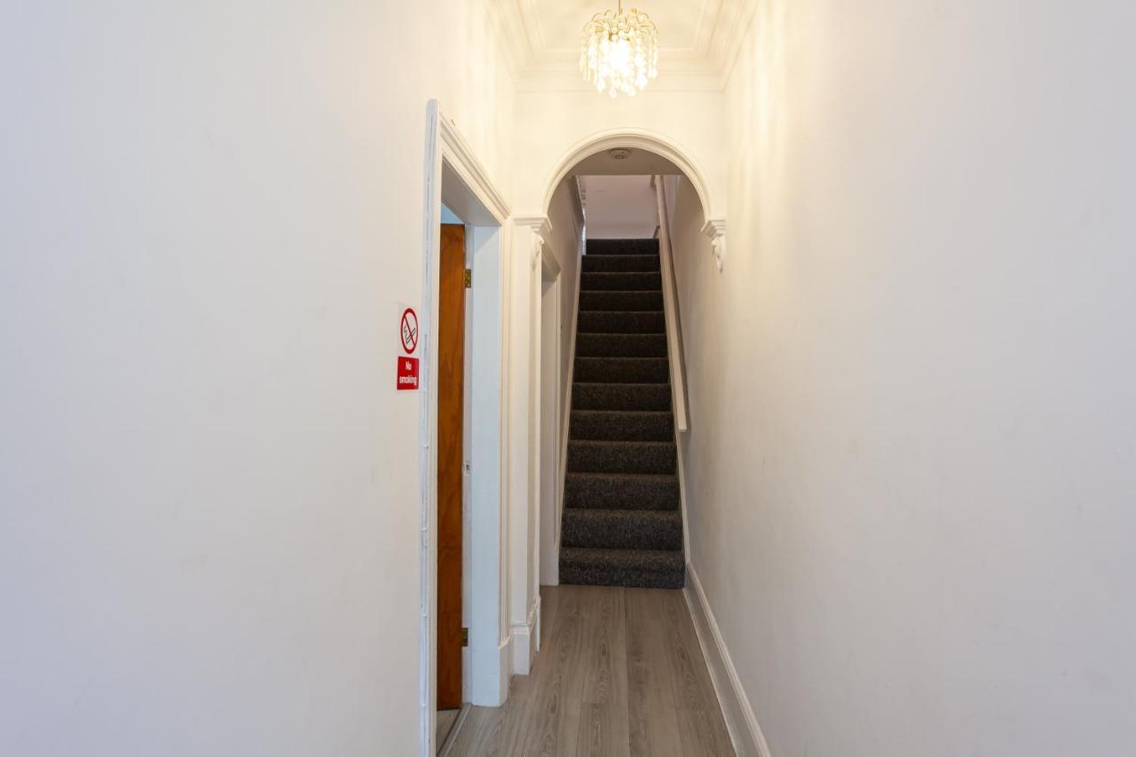 Stay Comfortable-City Centre Location- Sleeps Up To 9 Stoke-on-Trent 외부 사진