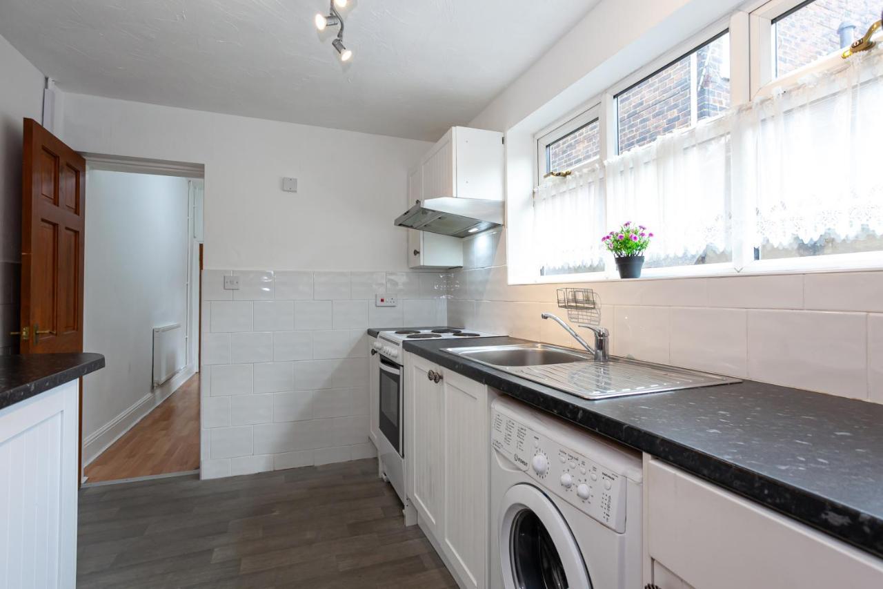 Stay Comfortable-City Centre Location- Sleeps Up To 9 Stoke-on-Trent 외부 사진